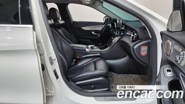 Mercedes-Benz C-Class 2018 — photo 16