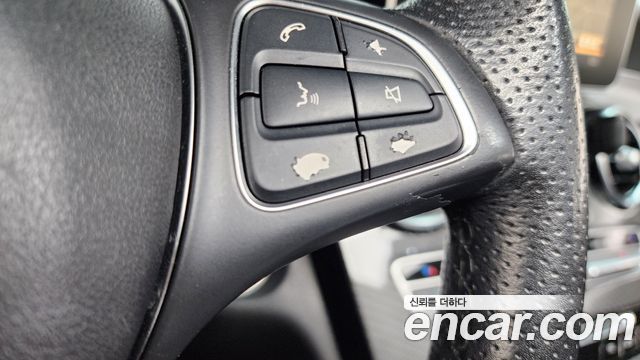 Mercedes-Benz C-Class 2018 — photo 27