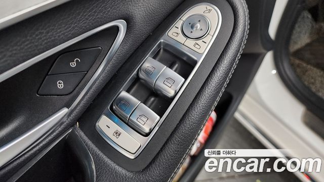Mercedes-Benz C-Class 2018 — photo 29