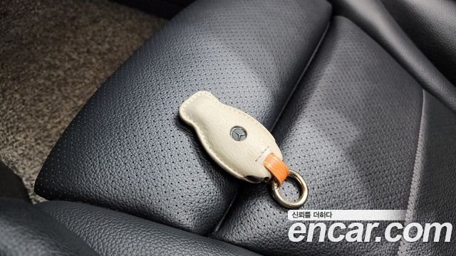 Mercedes-Benz C-Class 2018 — photo 31
