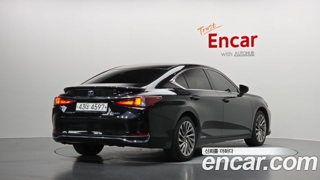Lexus ES 2019 — photo 2