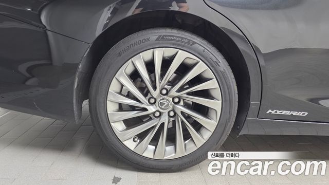 Lexus ES 2019 — photo 5