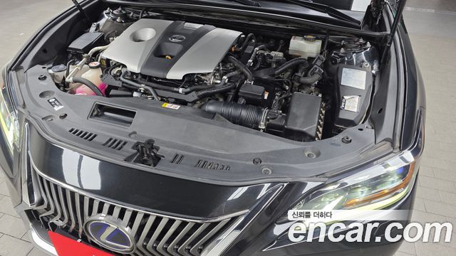 Lexus ES 2019 — photo 6