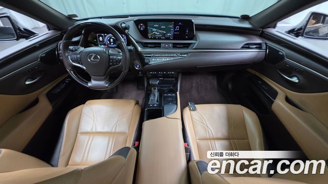 Lexus ES 2019 — photo 7