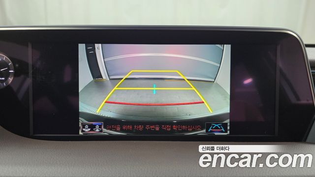 Lexus ES 2019 — photo 15