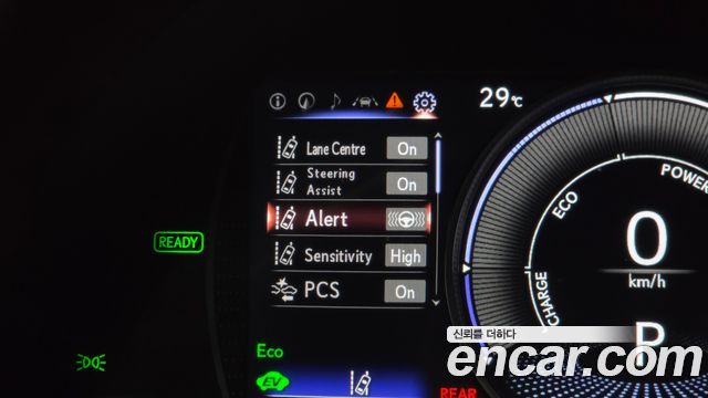 Lexus ES 2019 — photo 17