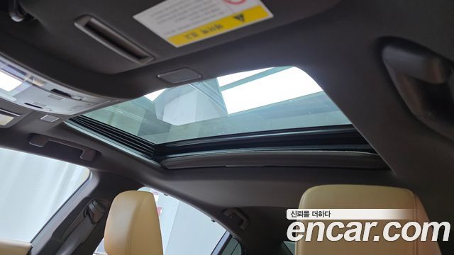 Lexus ES 2019 — photo 18