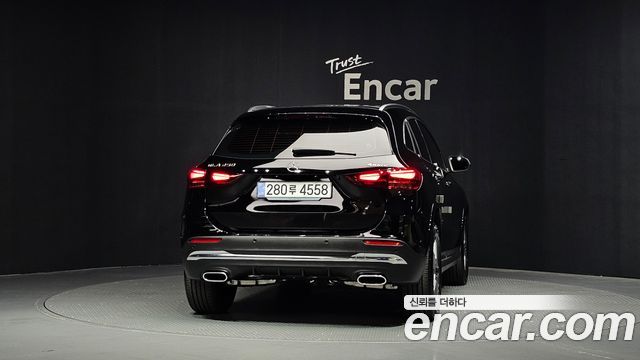 Mercedes-Benz GLA-Class 2026 — photo 4