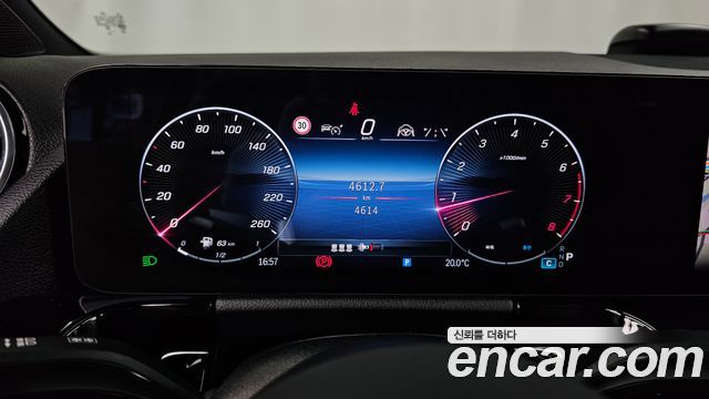Mercedes-Benz GLA-Class 2026 — photo 11