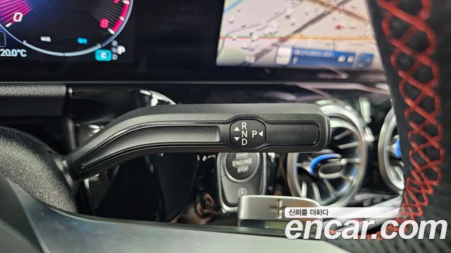 Mercedes-Benz GLA-Class 2026 — photo 12