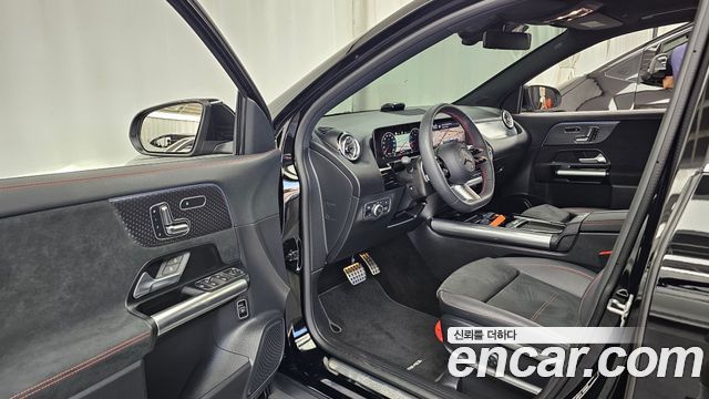 Mercedes-Benz GLA-Class 2026 — photo 13