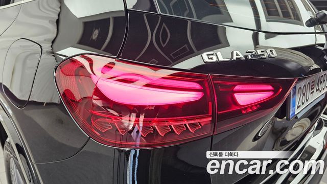 Mercedes-Benz GLA-Class 2026 — photo 9