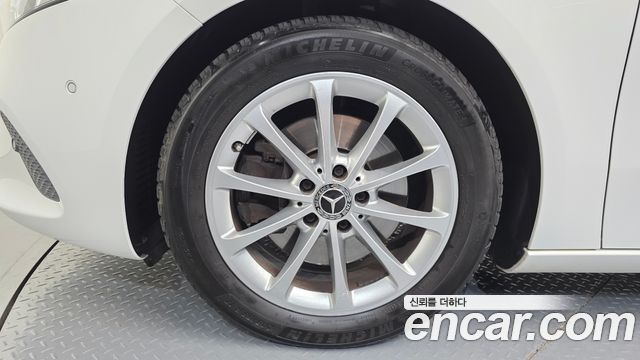 Mercedes-Benz A-Class 2019 — photo 5