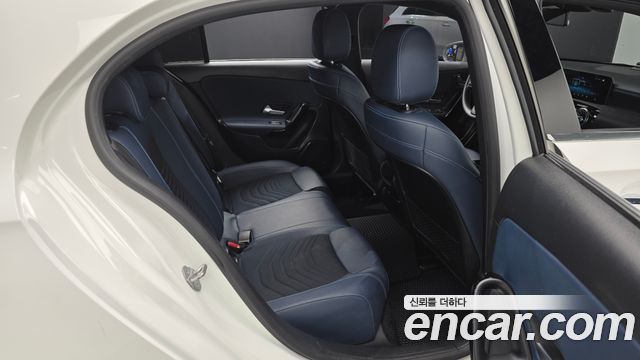 Mercedes-Benz A-Class 2019 — photo 11