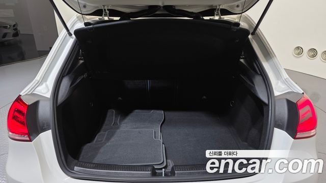 Mercedes-Benz A-Class 2019 — photo 17