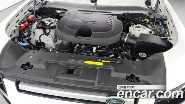 Land Rover Defender 2022 — photo 6
