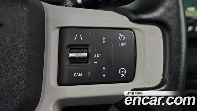 Land Rover Defender 2022 — photo 17