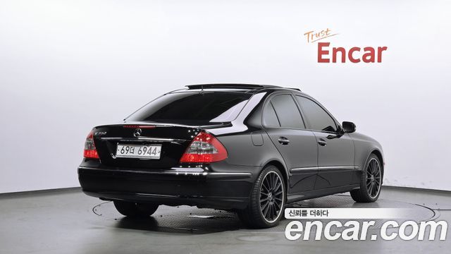 Mercedes-Benz E-Class 2008 — photo 2