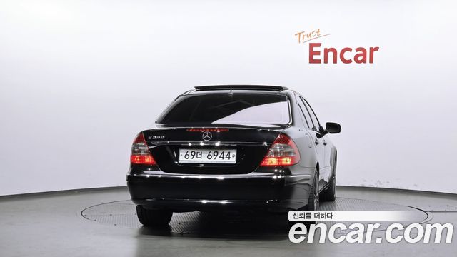 Mercedes-Benz E-Class 2008 — photo 4