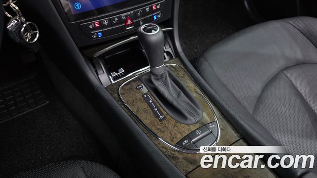 Mercedes-Benz E-Class 2008 — photo 9