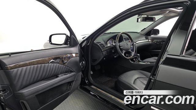 Mercedes-Benz E-Class 2008 — photo 10