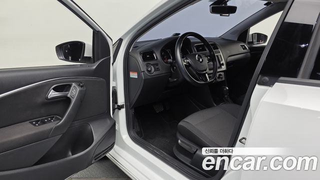 Volkswagen Polo 2015 — photo 10