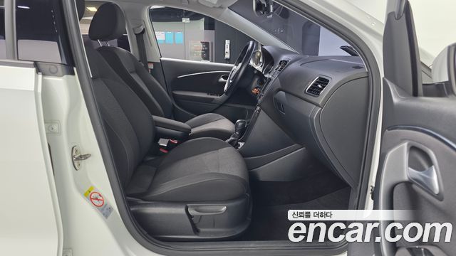 Volkswagen Polo 2015 — photo 11