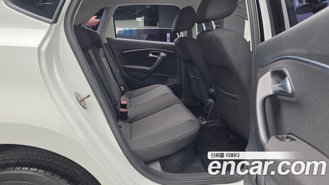 Volkswagen Polo 2015 — photo 12