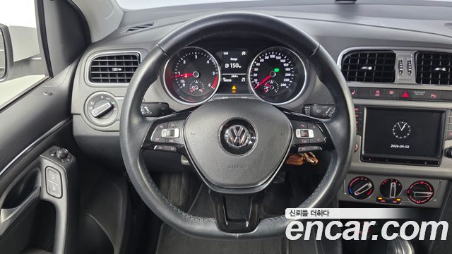Volkswagen Polo 2015 — photo 13