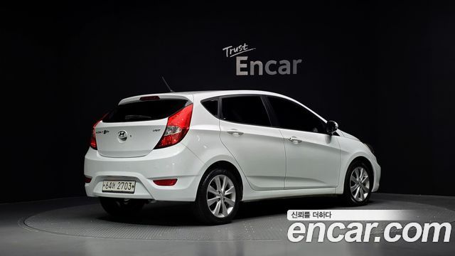 Hyundai Accent 2013 — photo 2
