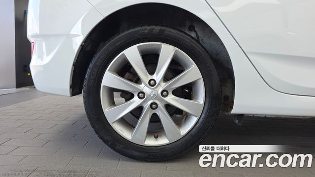 Hyundai Accent 2013 — photo 5