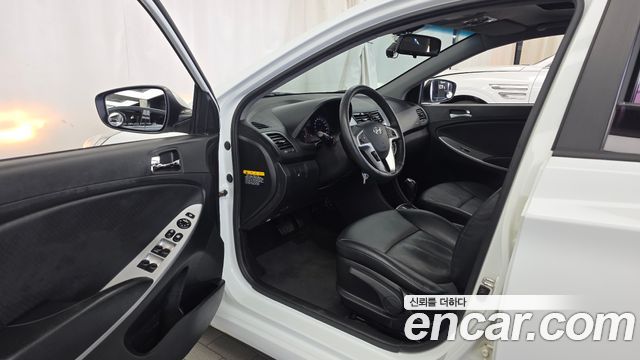 Hyundai Accent 2013 — photo 10