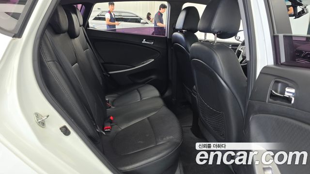 Hyundai Accent 2013 — photo 12