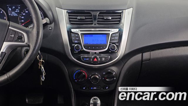 Hyundai Accent 2013 — photo 14