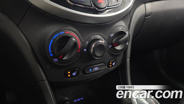 Hyundai Accent 2013 — photo 18