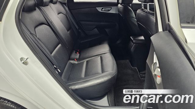 Kia K3 2022 — photo 12
