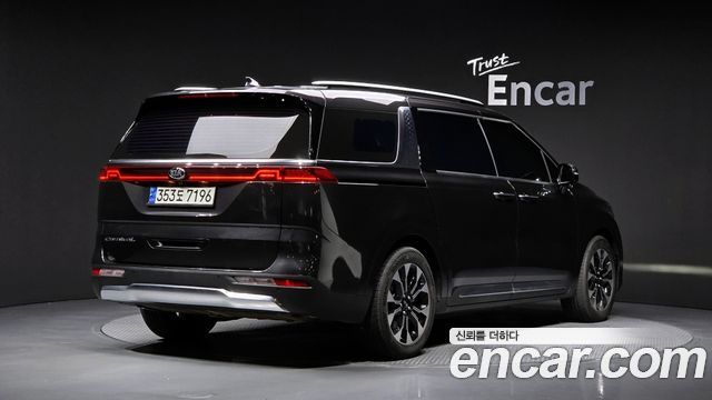 Kia Canival 2021 — photo 2