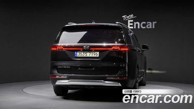 Kia Canival 2021 — photo 4