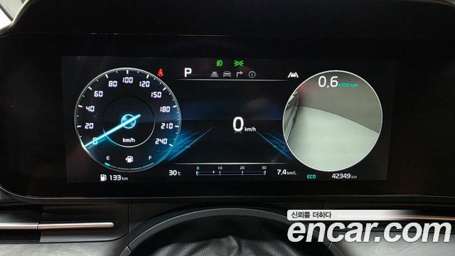 Kia Canival 2021 — photo 11