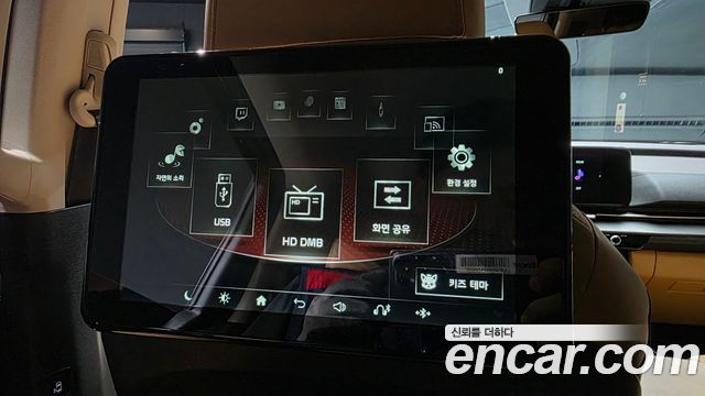 Kia Canival 2021 — photo 23