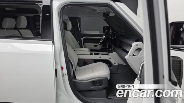 Land Rover Defender 2025 — photo 11