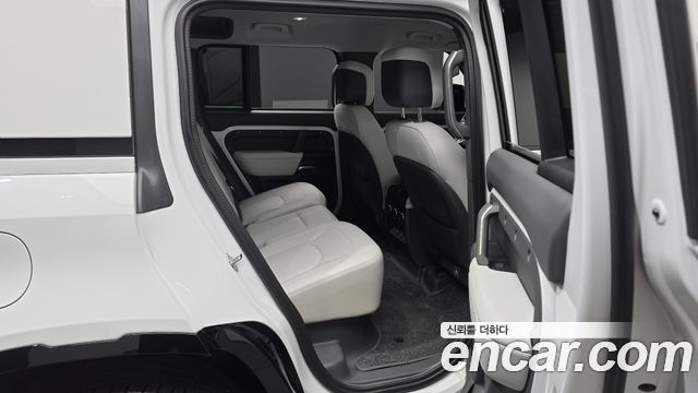 Land Rover Defender 2025 — photo 12