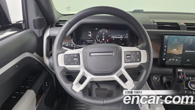 Land Rover Defender 2025 — photo 13
