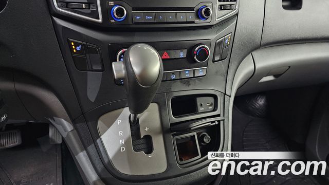Hyundai Starex 2017 — photo 12