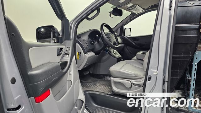 Hyundai Starex 2017 — photo 13