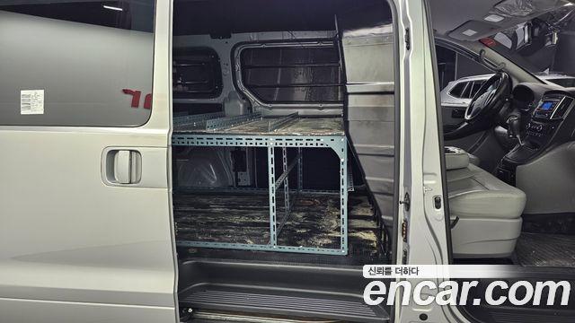 Hyundai Starex 2017 — photo 18