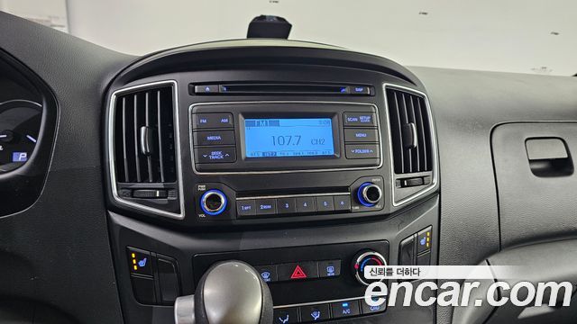 Hyundai Starex 2017 — photo 20