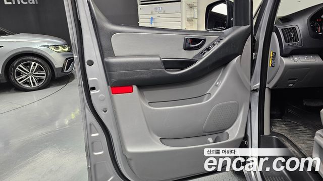 Hyundai Starex 2017 — photo 14