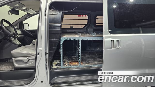 Hyundai Starex 2017 — photo 16