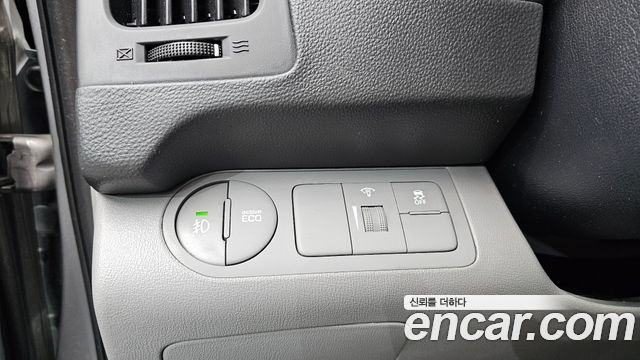 Hyundai Starex 2017 — photo 28